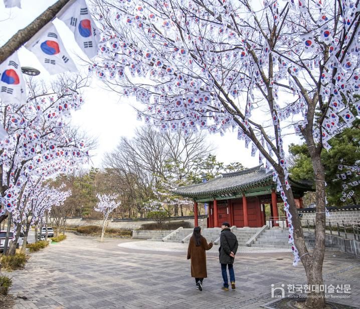 용산구 효창공원 일대 태극기로 물들다...'장관 연출'
