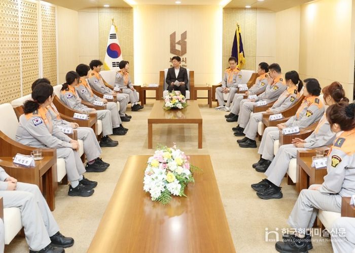 부천시는 지난 23일 의용소방대원들과 함께 간담회를 열었다.