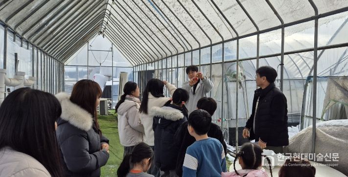 드림스타트 아동 30명과 ‘새콤달콤’ 딸기 수확 체험