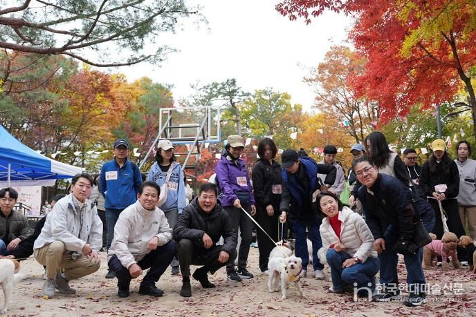 제82회 반려견과 함께하는 종로건강걷기대회에 참석한 정문헌 구청장(2025. 11. 삼청공원)