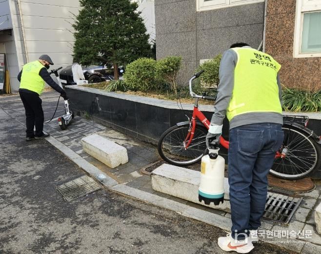 지난해 관악구 모기 방역기동반 활동 모습