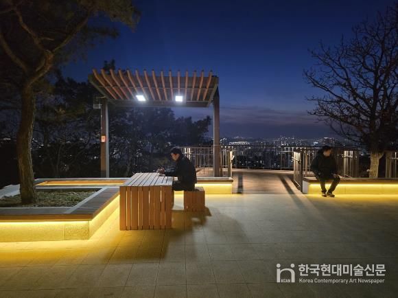 전국 최장 ‘도롱뇽마을 무장애나눔길’ LED 반딧불 조명 운영