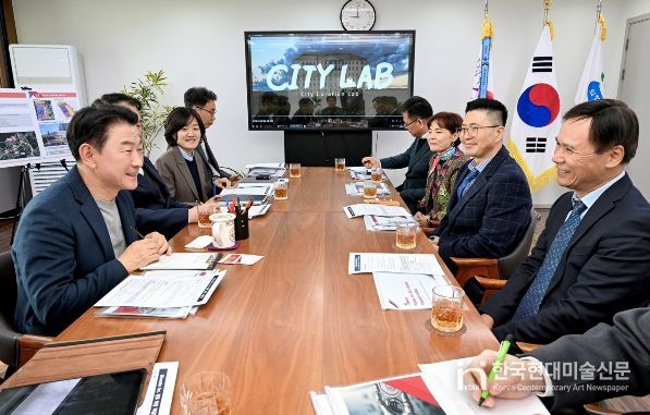 3월 17일 대만의 산업용 러기드 컴퓨팅 솔루션 개발 및 제조 기업인 ‘윈메이트(Winmate Inc.)’의 켄 루(Ken Lu) 회장 등 기업 관계자가 의정부시를 방문해 향후 협력 가능성을 논의했다.