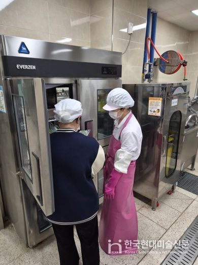 용인특례시 처인구가 신학기를 앞두고 식품관련 업소의 위생점검을 진행했다.