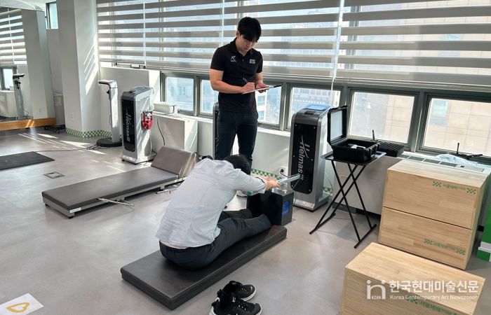 구로구보건소 10층 서울체력장 구로체력인증센터에서 체력측정이 진행되고 있다.