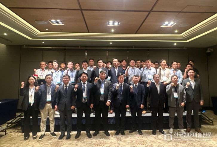 인천항 호치민 포럼에서 기념사진을 촬영하고 있다.