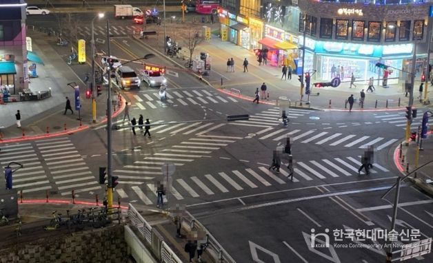파주시, 바닥형 보행신호등 확대 시범 설치