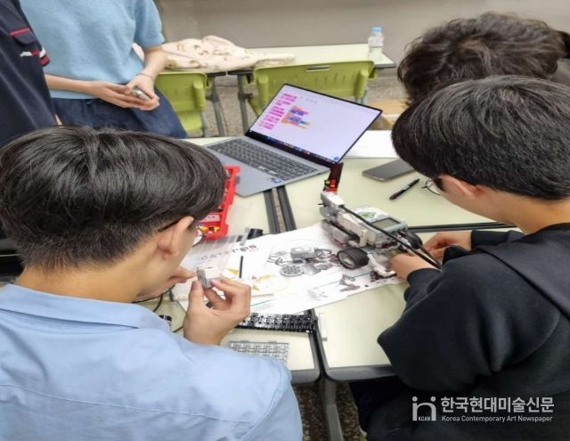 한영고등학교 '로봇 전공체험' 교육 모습