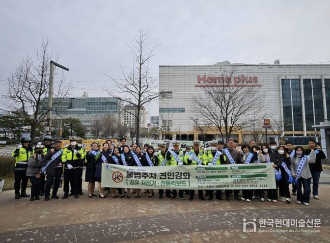 캠페인 참가자들이 함께하고 있다.