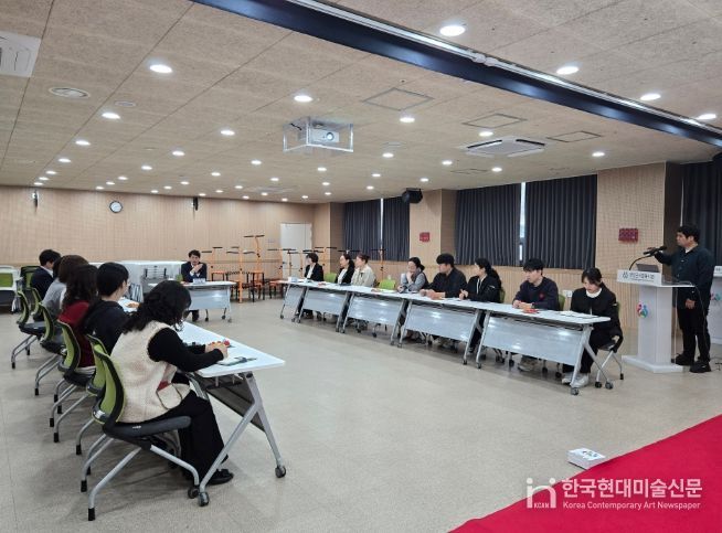 지난 6일, 전상욱 부군수가 통합돌봄센터를 방문하고 주요 프로그램에 대한 점검을 진행하고 있다.