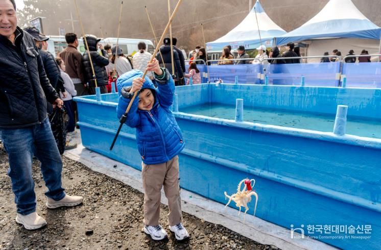 제24회 서천 동백꽃 주꾸미 축제, 27만 명 인파 몰려