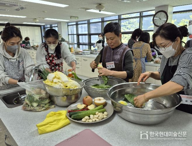김치 만들기 교육 모습