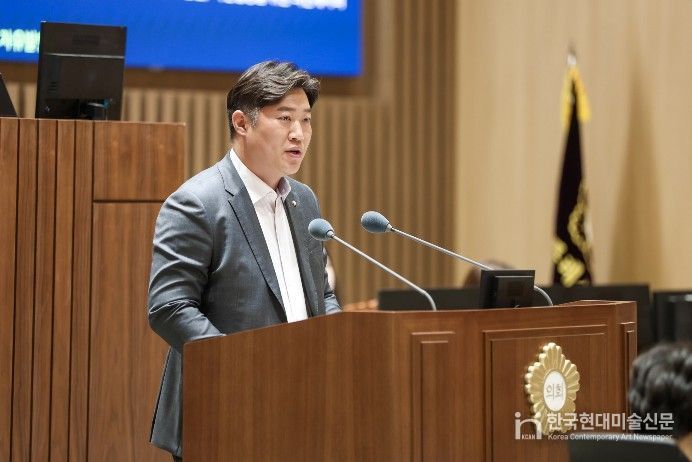 김동은 수원특례시의회 의원이 제400회 임시회 제2차 본회의에서 5분 자유발언을 하고 있다.