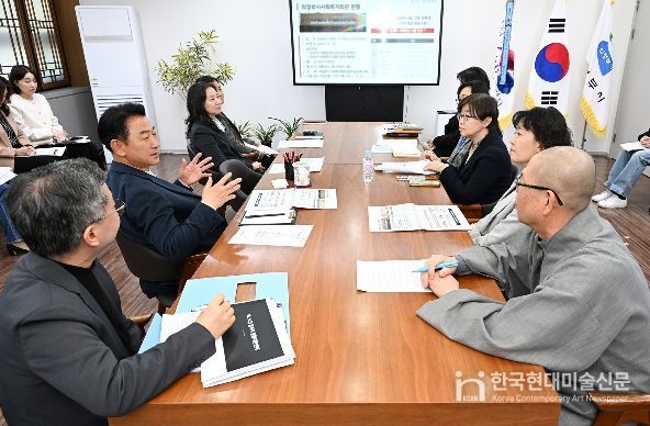 4월 8일 의정부시청 시장실에서 열린 ‘제16차 복지정책 전략회의’ 모습.