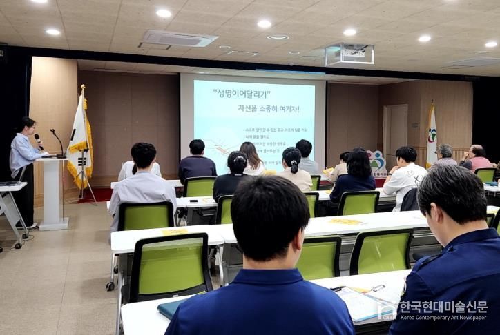 지난 14일, 청양보건의료원에서 청양군 사회복지관 직원들을 대상으로 생명지킴이 양성교육을 진행하고 있다.